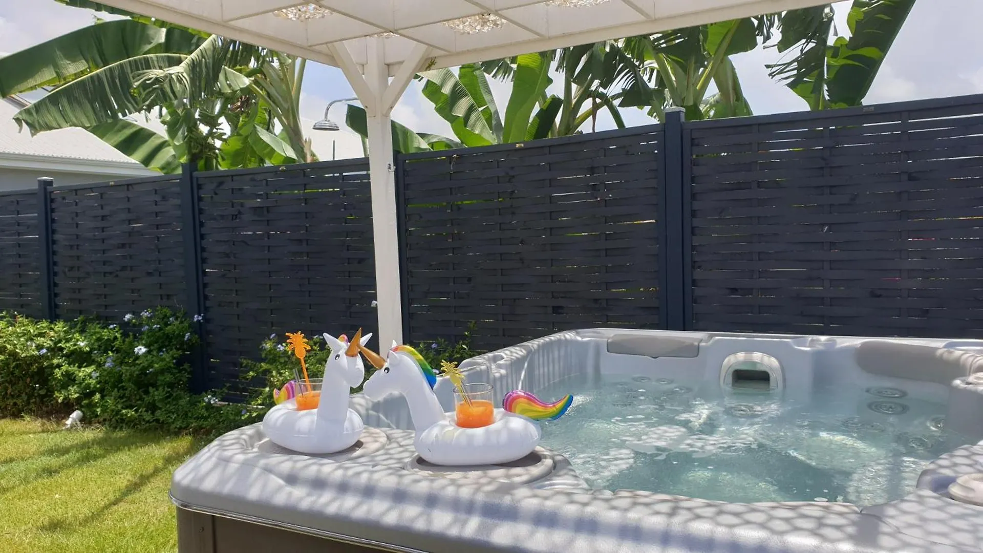 Lagon Paradis - 6 Villas Individuelles Avec Piscine Ou Jacuzzi - Loc Voiture Cabriolet Ou Suv Ле-Гозье